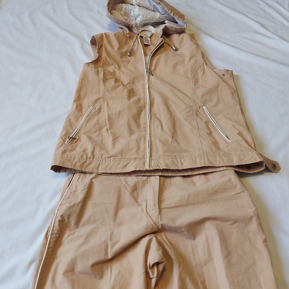 Northern Reflections Tan Vestest (L) & Pants (m) - Picture 2 of 14